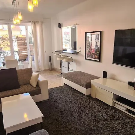 Centre, 3p/terrasse , 300 M Plages. Apartman Cannes