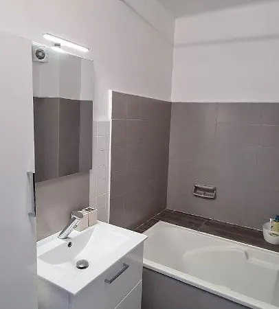 Centre, 3p/terrasse , 300 M Plages. Apartman *