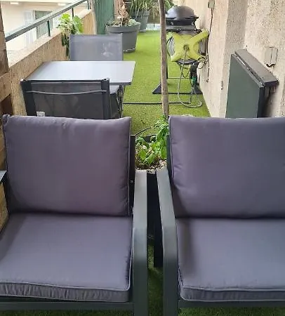 Centre, 3p/terrasse , 300 M Plages. Apartman