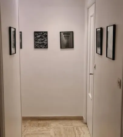 Centre, 3p/terrasse , 300 M Plages. *